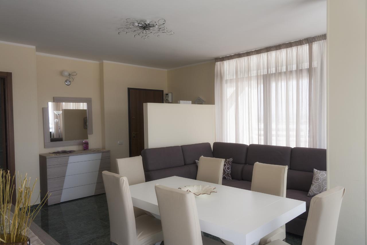Attico Saker Apartment Racale Bagian luar foto